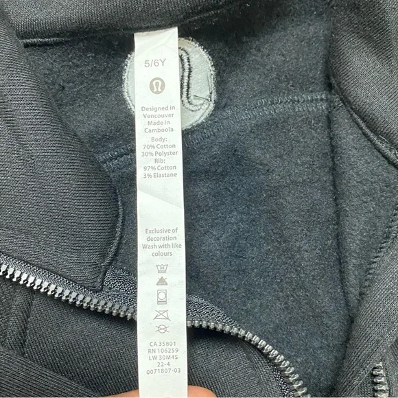 Lululemon Kids Black Half-Zip Pullover Size 5-6Y With Thumb Holes - Picture 6 of 13